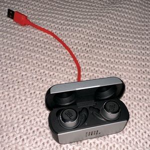 JBL Wireless Earphones - black